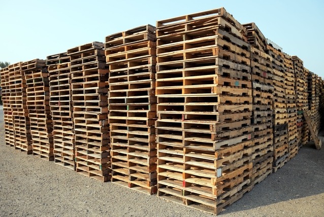 reconditioned pallets in stacks